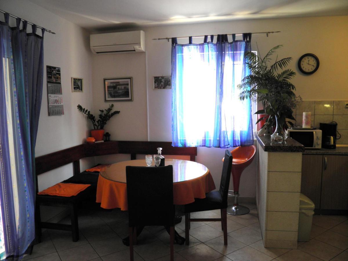 Apartment Mirca 2838B Extérieur photo